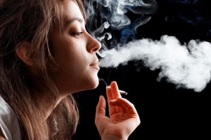 9 Harmful Ways That Smoking Can Harm Your Eyes